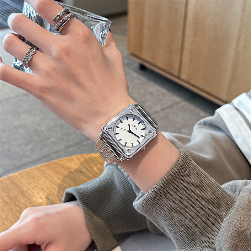 ミニマルで上品、ユニークなスクエア型文字盤のステンレス製スト - Luxury Watch Gift For Her のレビューと価格